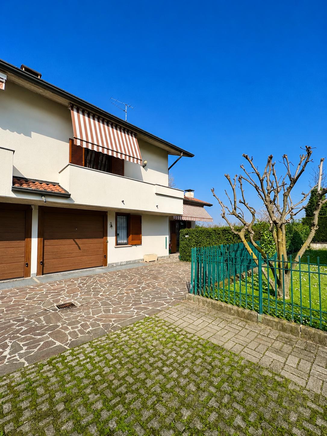 Villa Villasanta - fronte con doppio box